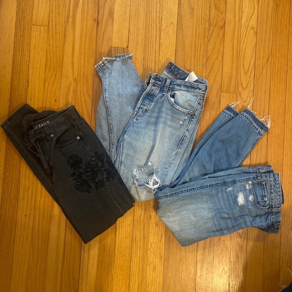 LOT of jeans. Abercrombie & Fitch. Size 26 2. American eagle